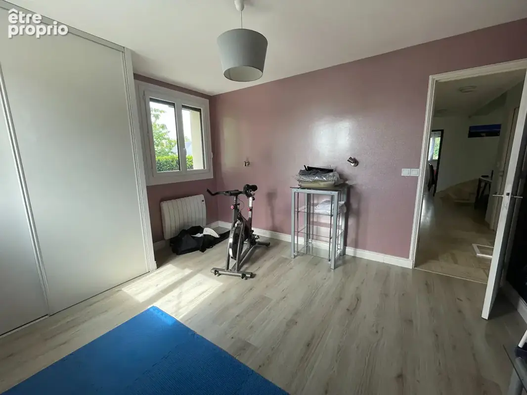 Maison familiale 180 m² - 5 chambres - vie de plain-pied - non mitoyenne - jardin plein soleil - photo 2