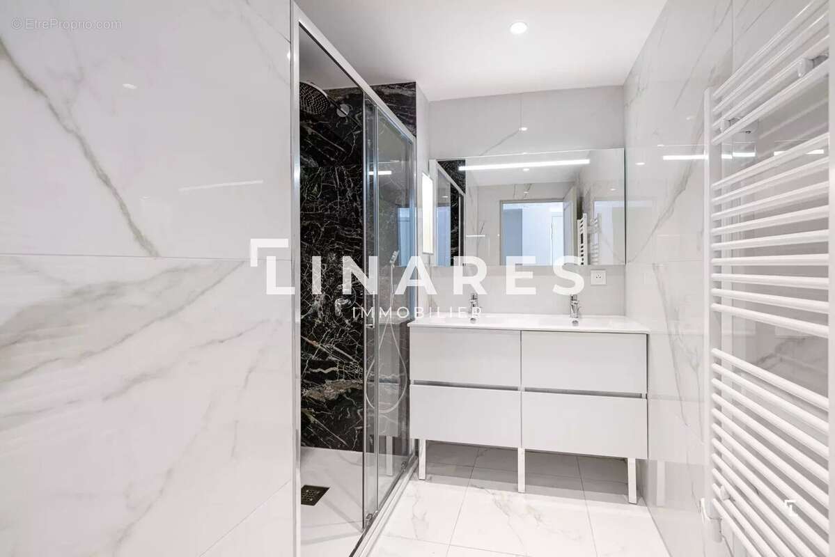 Appartement à MARSEILLE-4E