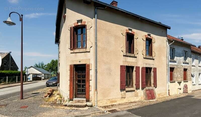 Maison à SAINT-SULPICE-LAURIERE