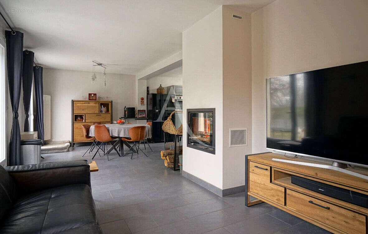 Maison à SAINT-JEAN-DE-BRAYE