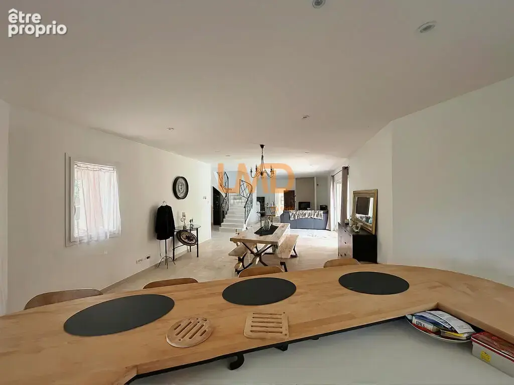 Draguignan – Grande propriété au calme avec piscine et 4 000 m² - photo 4