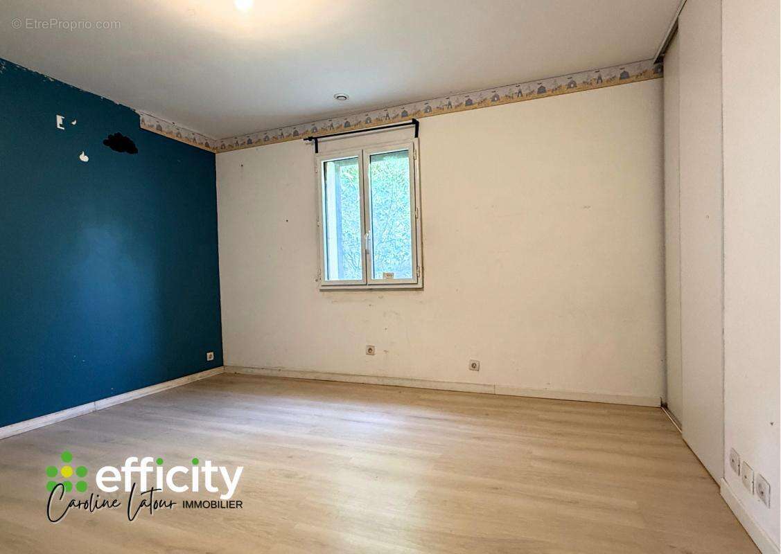 Maison à MARCILLY-LE-CHATEL