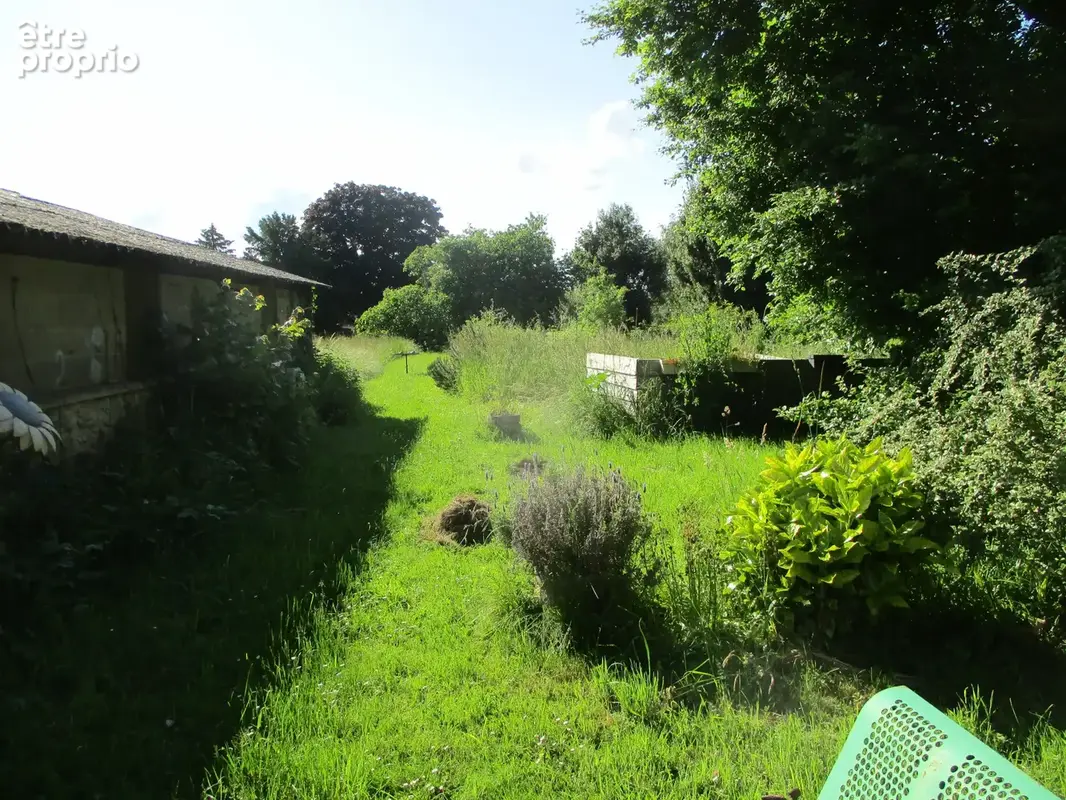 Couhé Plain-pied et entrepôt de 350 m2 environ. - photo 13