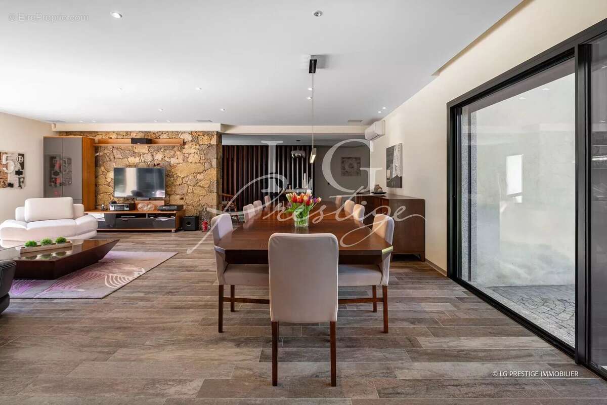 Maison à MONTAUROUX