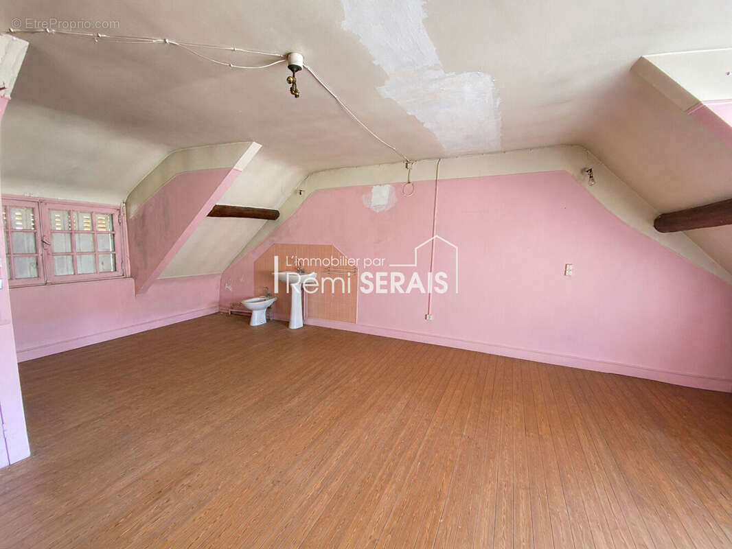 Maison de bourg avec volumes généreux et potentiel d'aménagement - photo 9