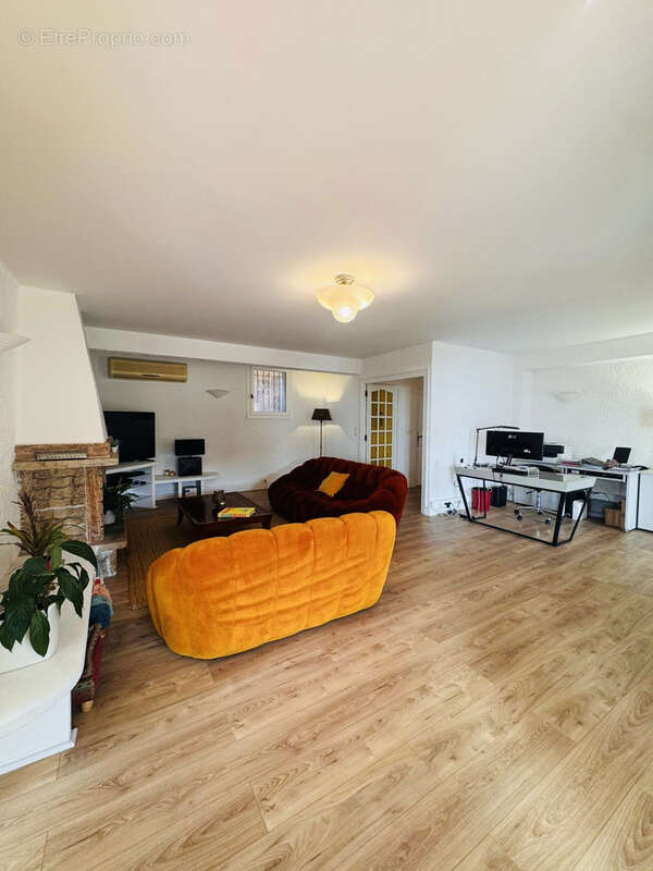 Appartement à EZE