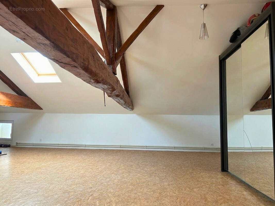 MAISON DE VILLE familiale avec 3 chambres et grande pièce de vie   Quartier Martell à COGNAC - photo 11