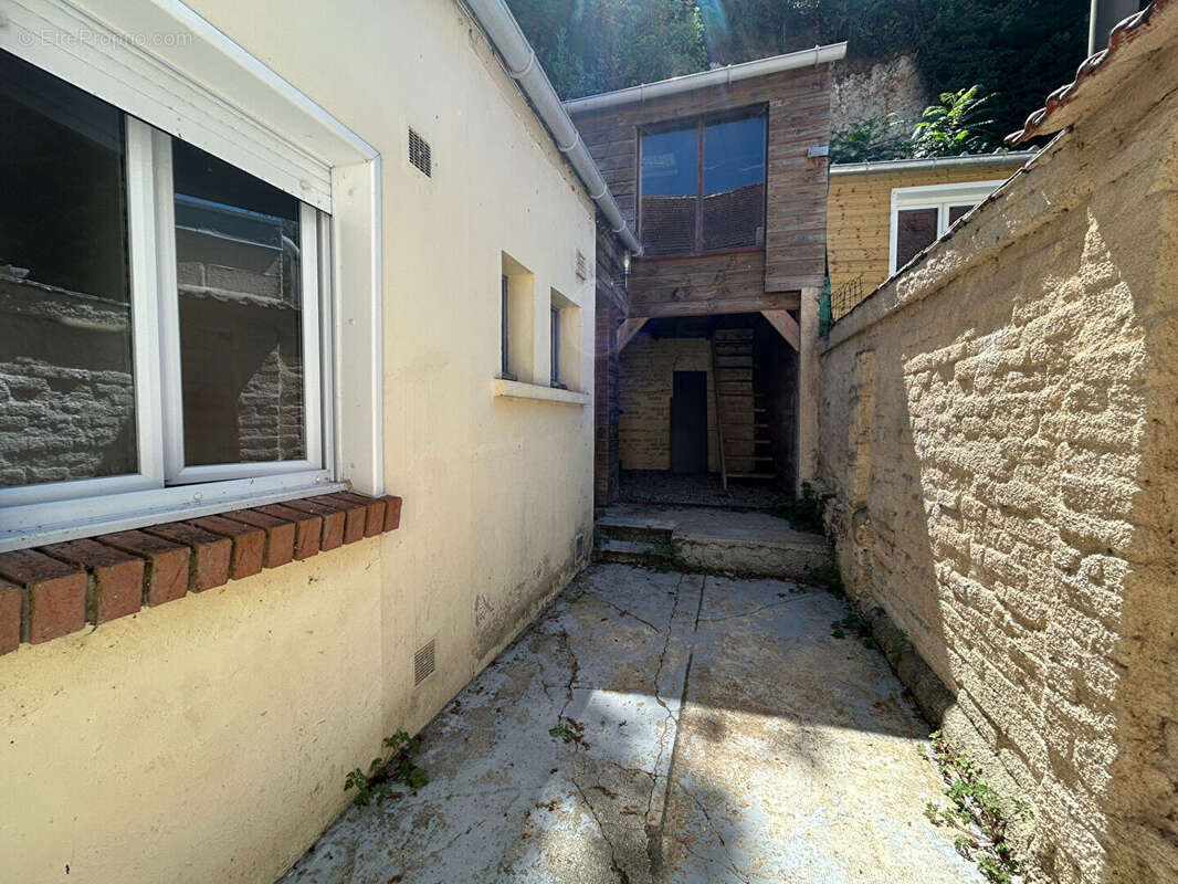 À VENDRE - Maison rénovée d'environ 68 m² au sol - Picquigny - photo 11