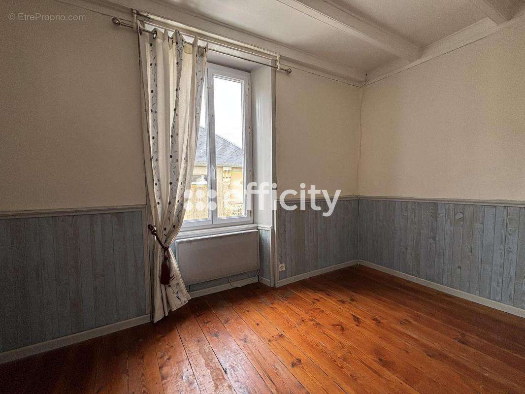 Maison à SAINT-JEAN-DE-LIVERSAY