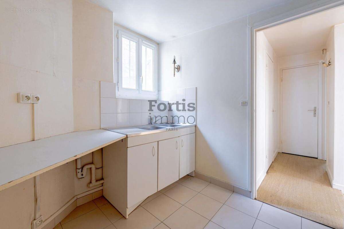Appartement à PARIS-3E