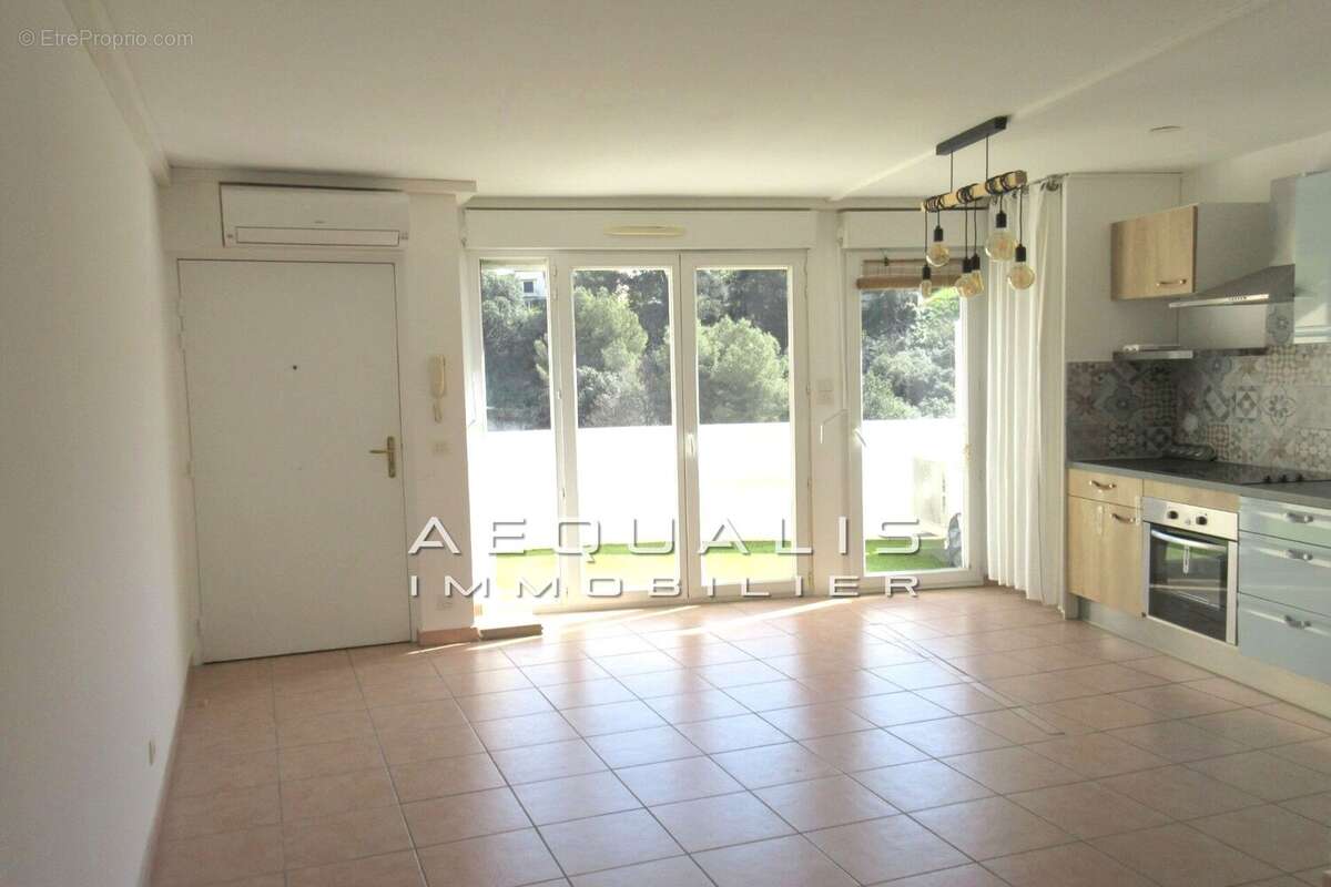 Appartement à SAINT-LAURENT-DU-VAR