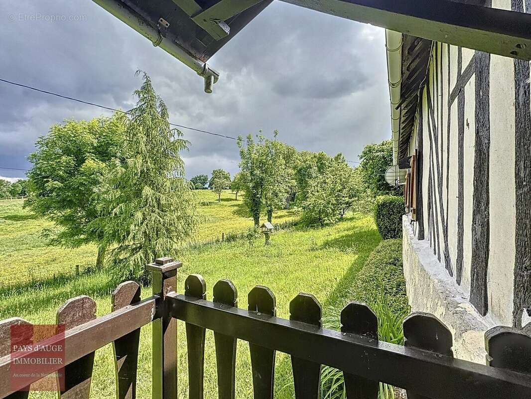 Maison à SAINT-PIERRE-SUR-DIVES