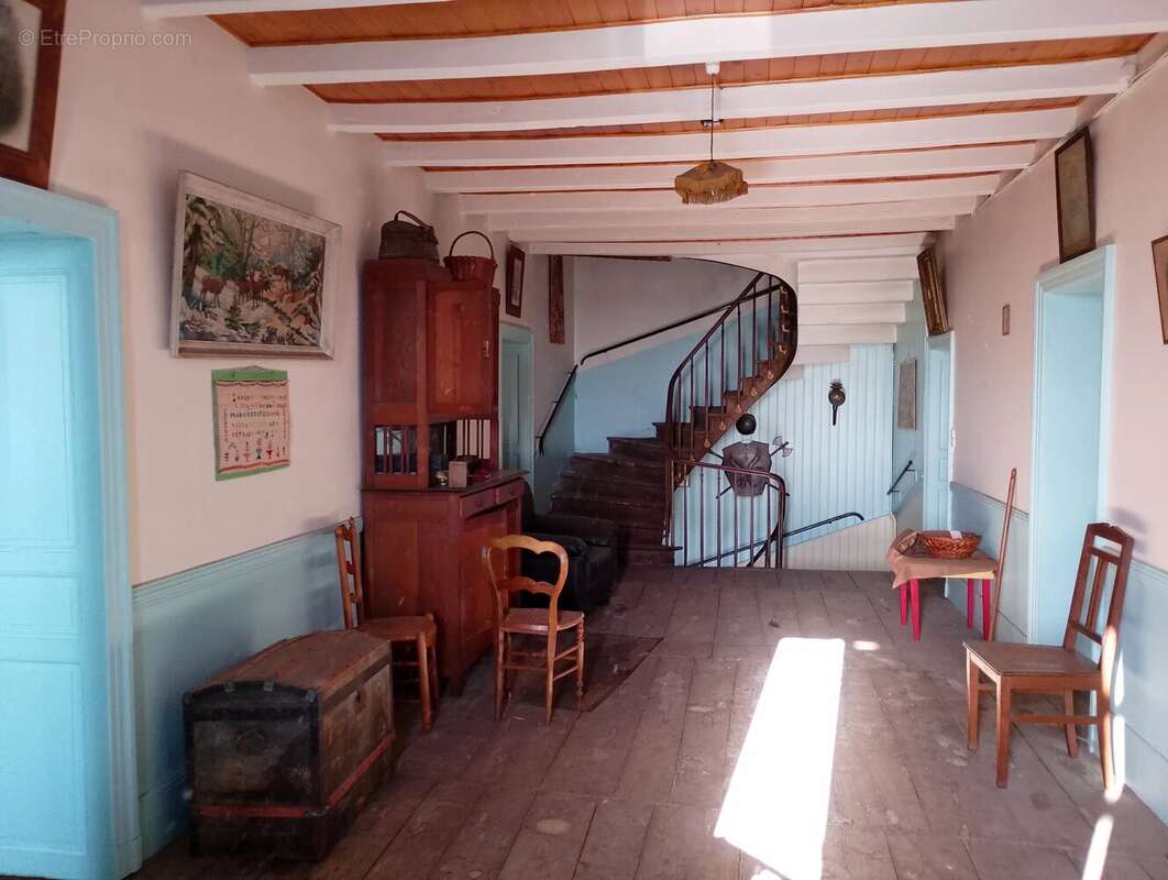 Maison à BAIGNES-SAINTE-RADEGONDE