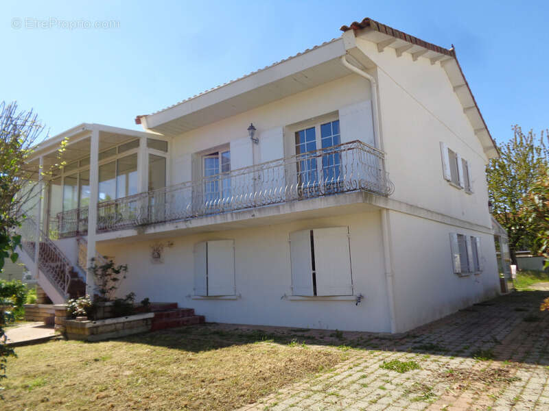 Maison à vendre SAUJON (17) 12 pièces 210m2 parcelle 700m2(deux habitations possibles) - photo 3