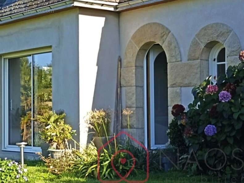 Maison à KERLAZ