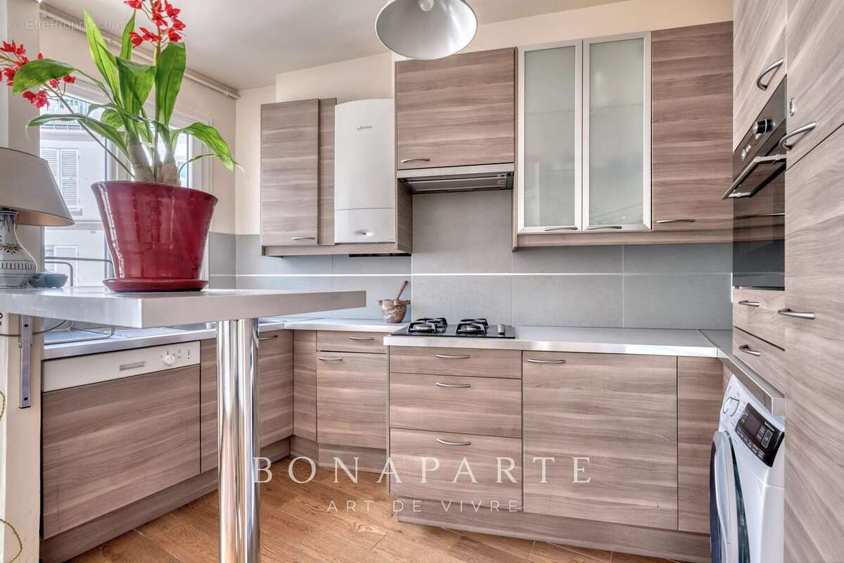 Appartement à PARIS-8E