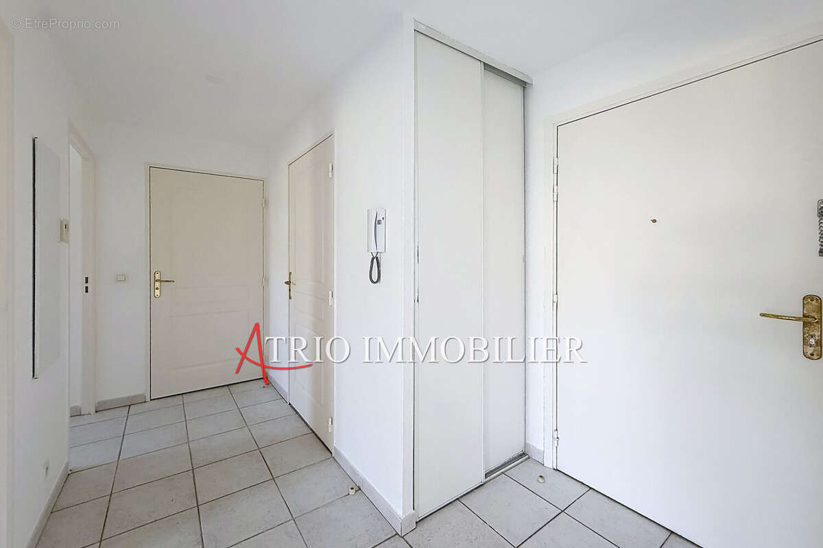 Appartement à SAINT-LAURENT-DU-VAR