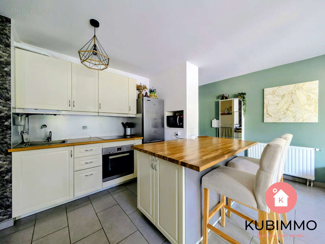 Appartement à VAUJOURS