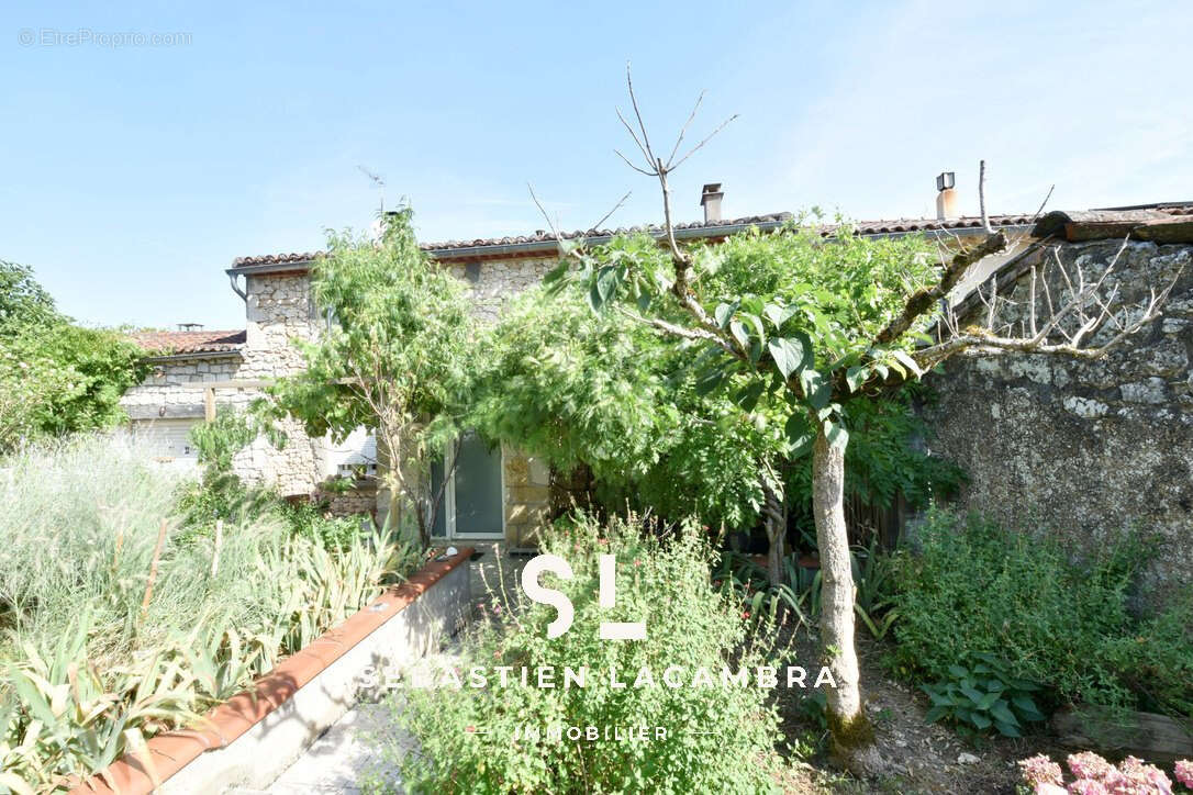 Maison à DENAT