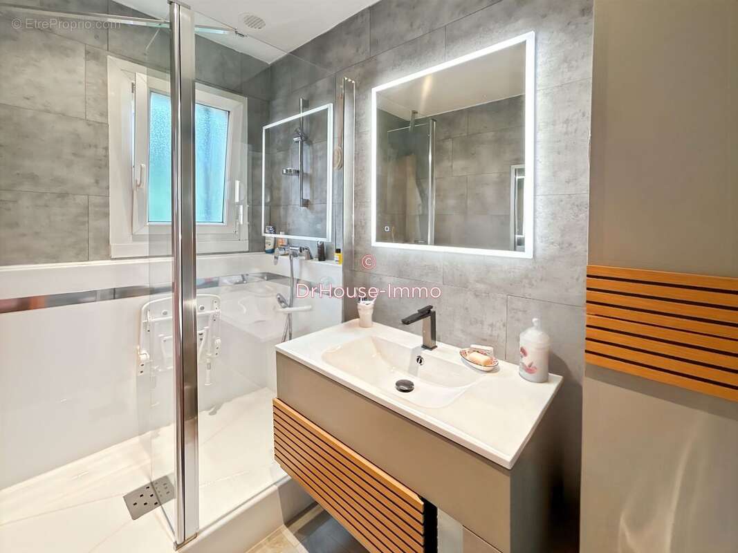 Appartement à ROQUEFORT-LES-PINS