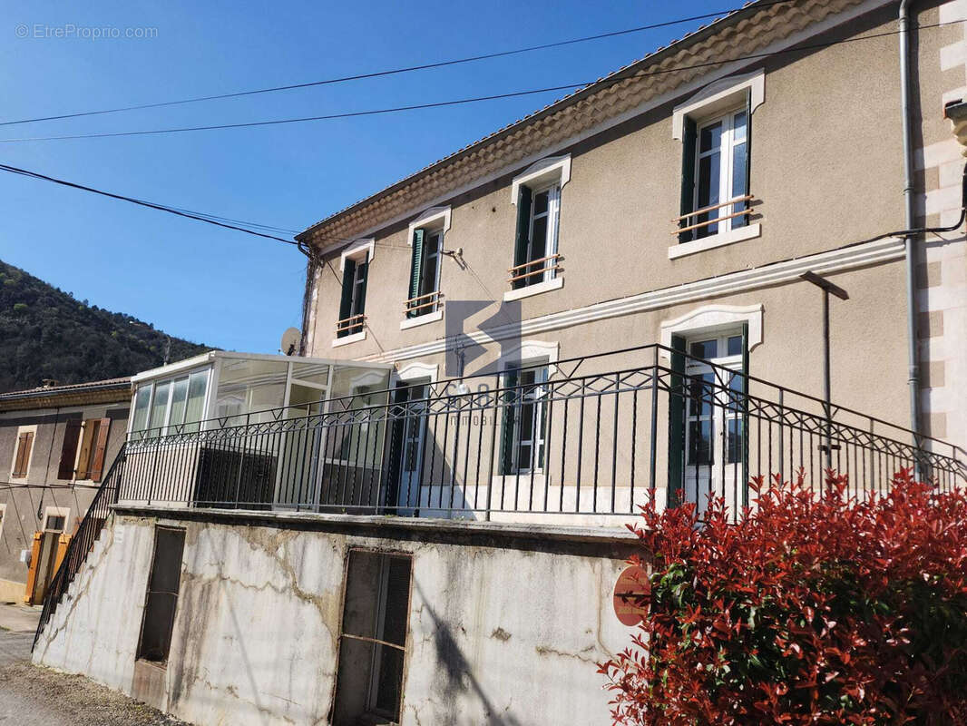 Maison à SAINT-LAURENT-DU-PAPE