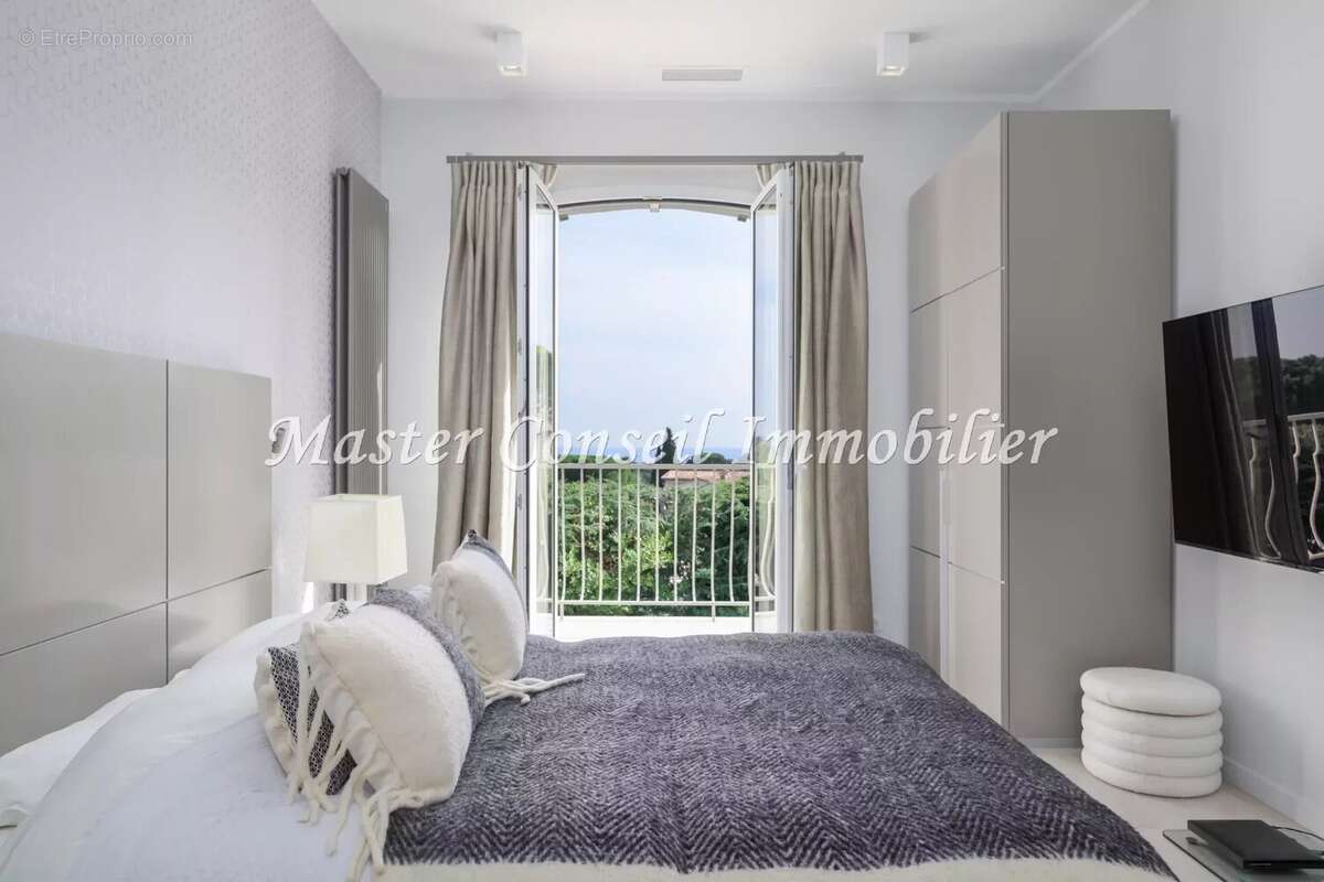 Vue Mer , Villa rénovée 280M²  contemporaine.  Parc arboré  2500M² - photo 22