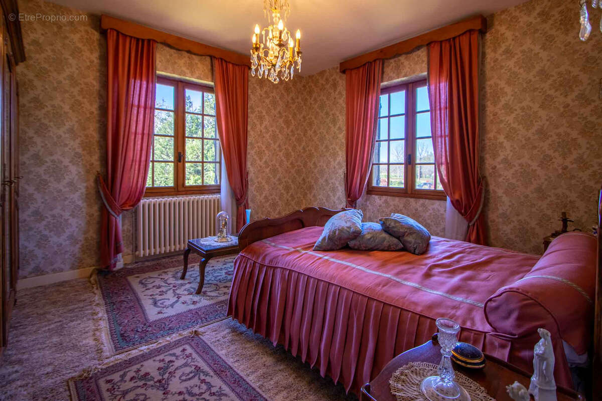 Maison à SAINT-JULIEN-DE-LAMPON