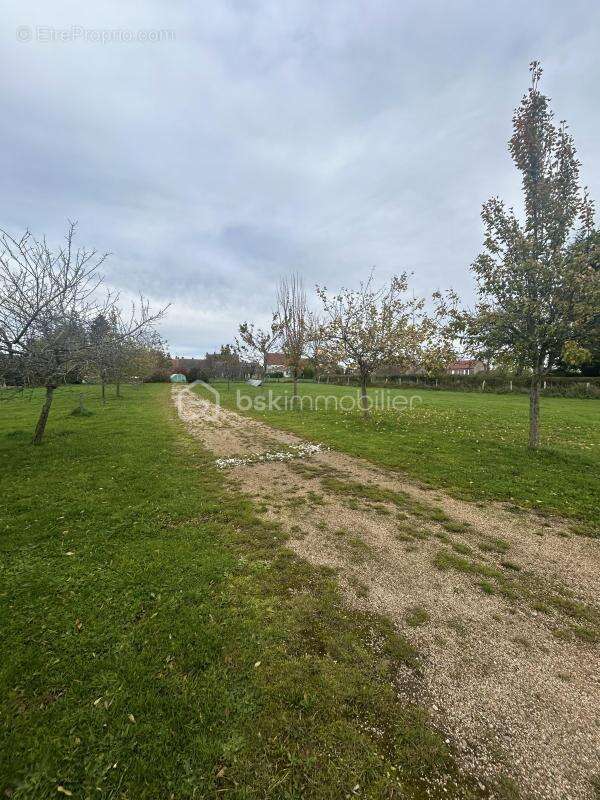 Terrain à SAINT-LEGER-VAUBAN
