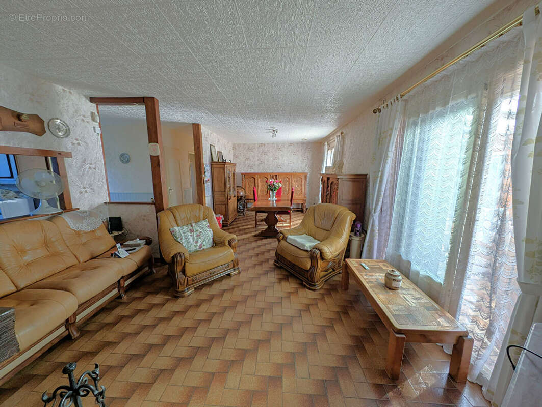 Maison à AILLANT-SUR-THOLON