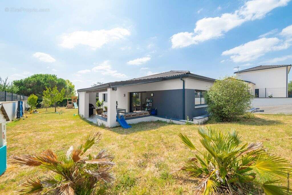 Saint-Sauveur – Aux portes de Bruguières  Villa contemporaine de plain-pied de 2018 – 4 chambres – Terrain de plus de 1 000 m² – - photo 3