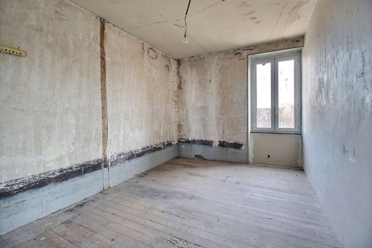 LE PULEY , immeuble à usage commercial et d'habitation - photo 9