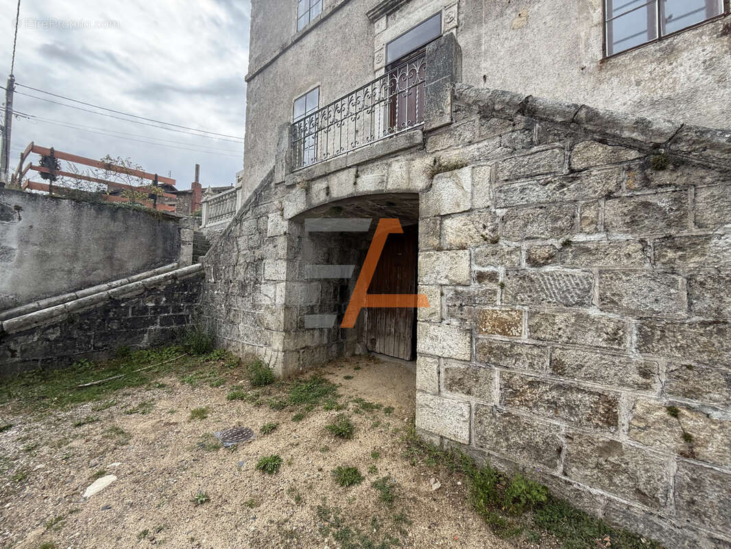 Maison à LACHAPELLE-GRAILLOUSE