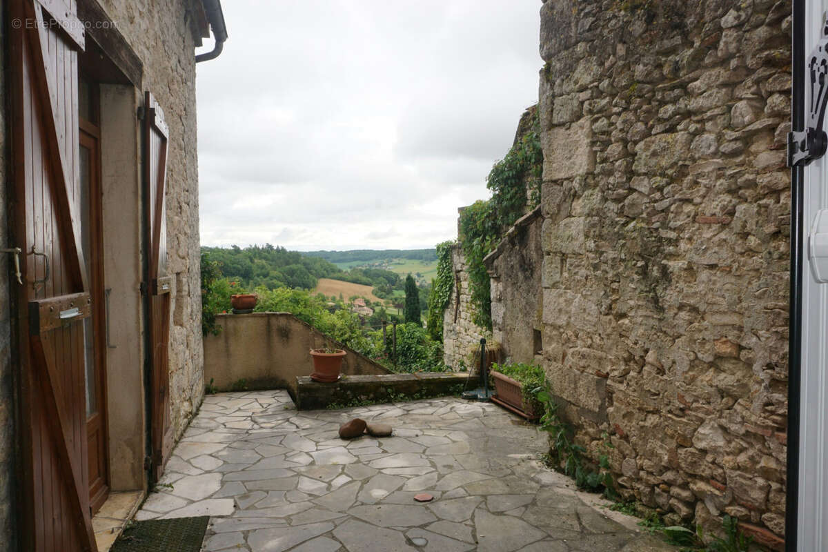Maison à CASTELNAU-MONTRATIER