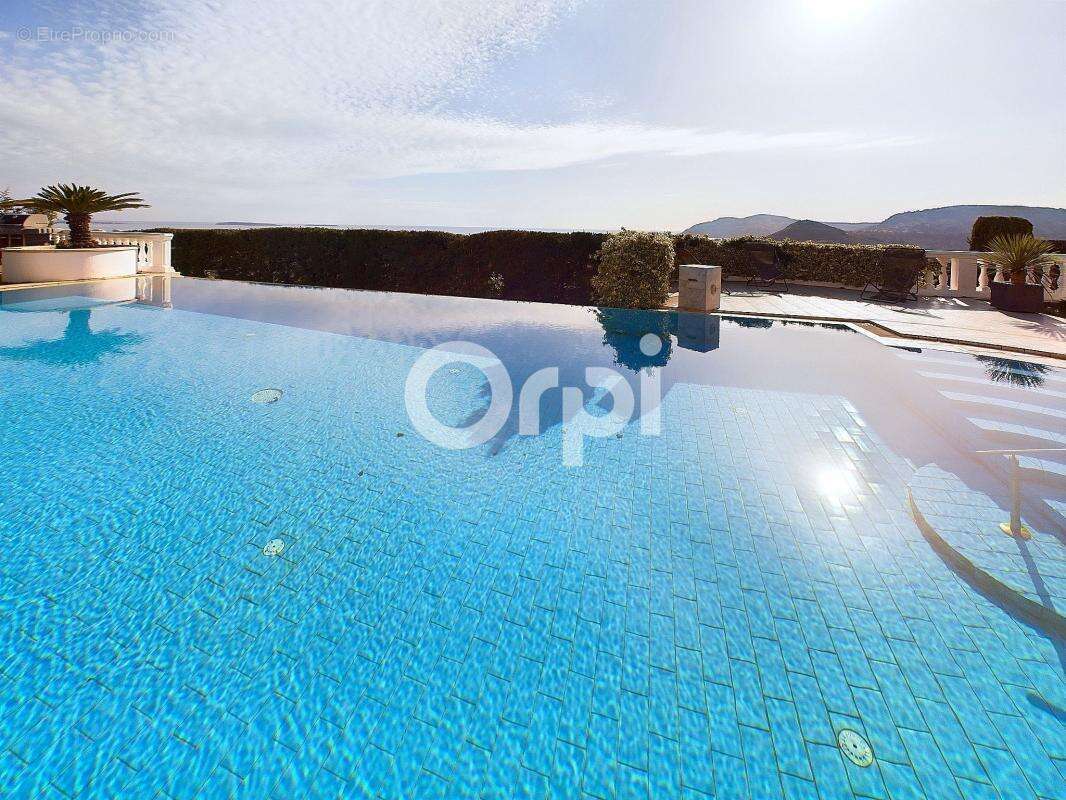 Maison à MANDELIEU-LA-NAPOULE