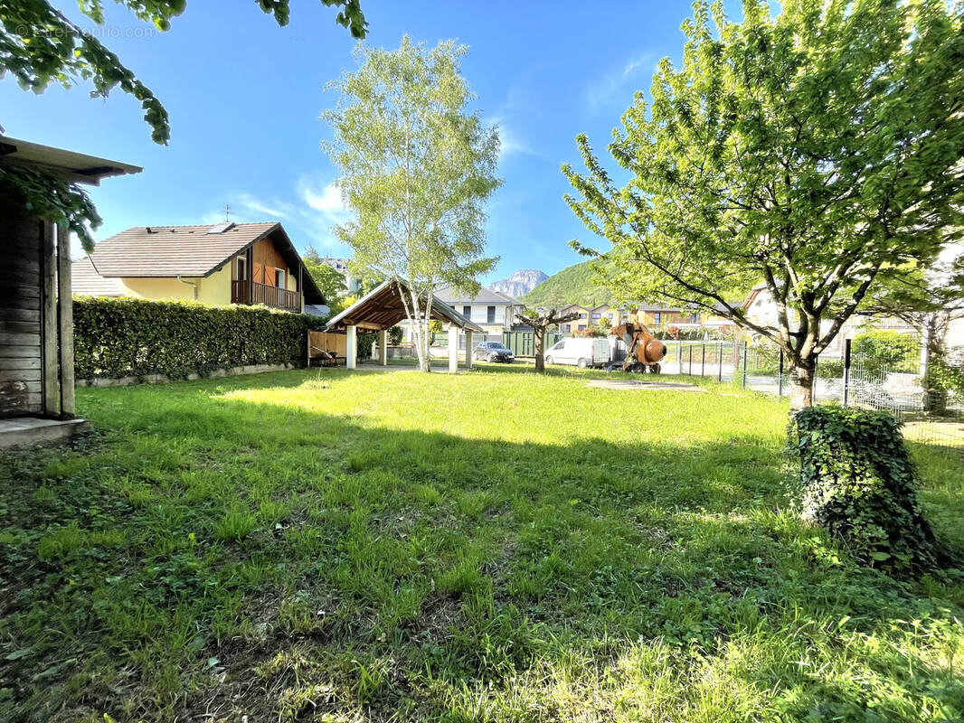 Terrain à CHALLES-LES-EAUX