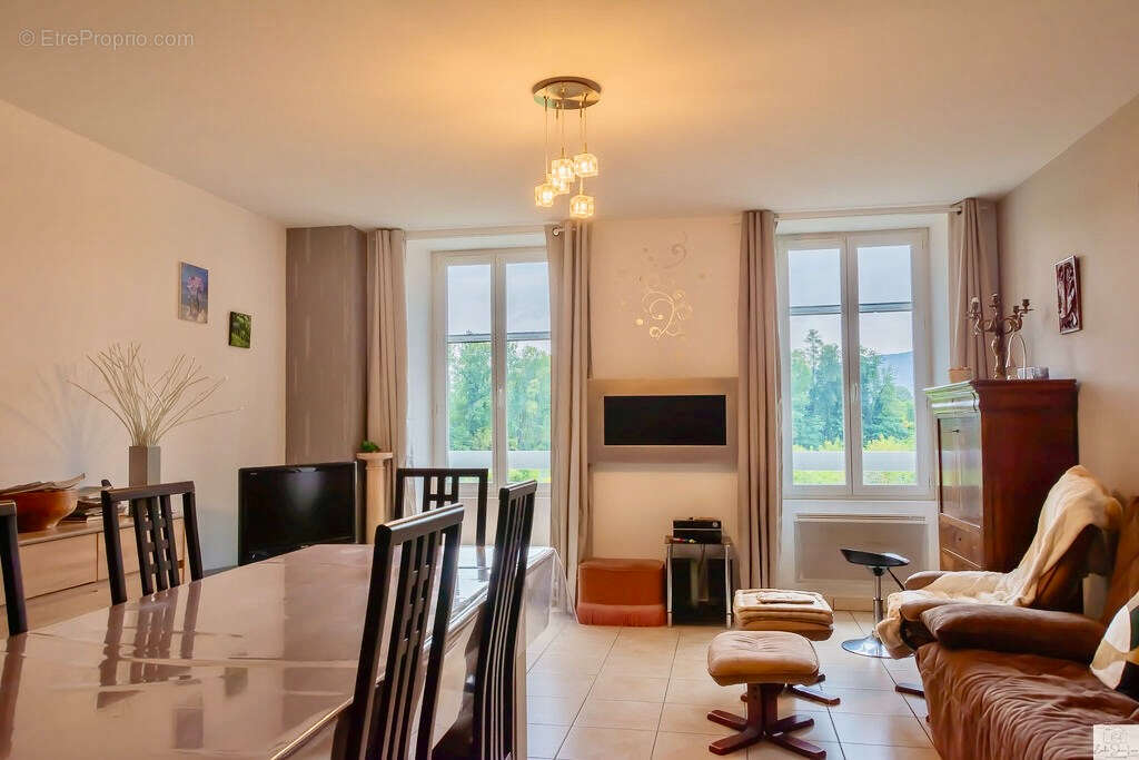 Appartement T2 meublé 67,10 m² vendu loué  à Virignin avec Jardin privatif 300 m² - photo 3