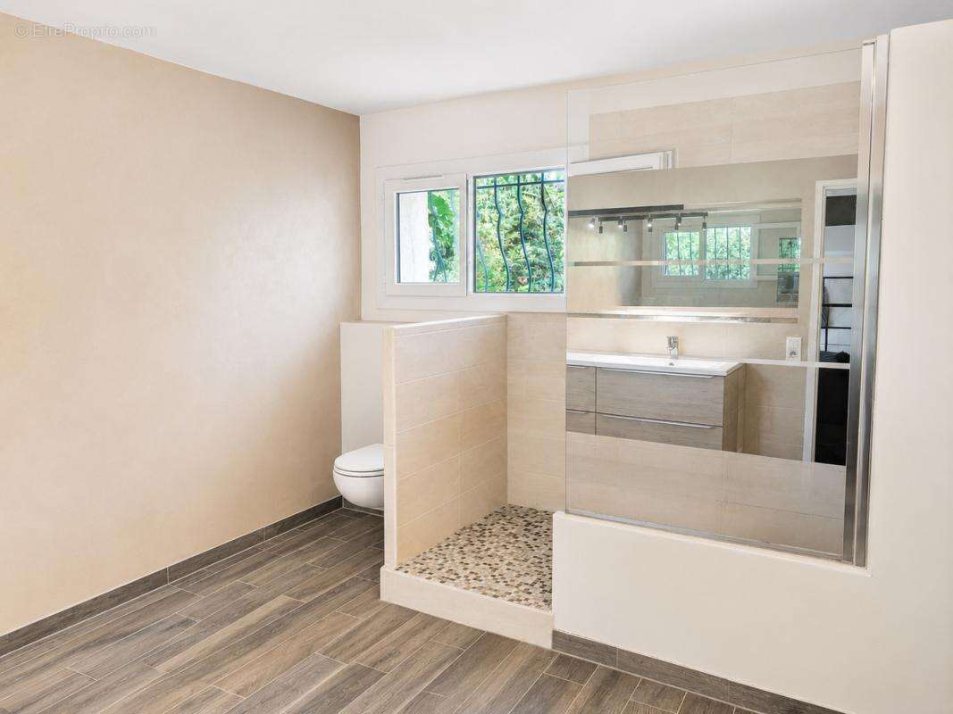 Maison 195 m² à Aix-En-Provence  - photo 5