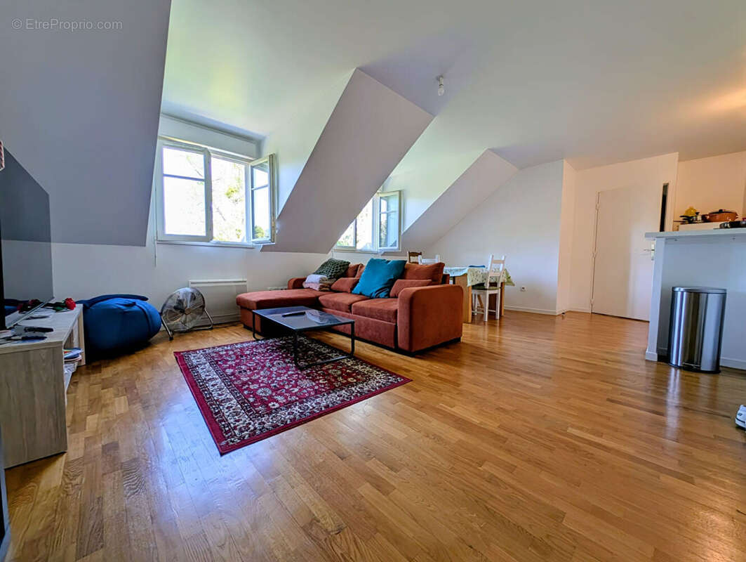 SARTROUVILLE - Appartement 2 pièces de 58 M² avec cave et parking en sous-sol - photo 2