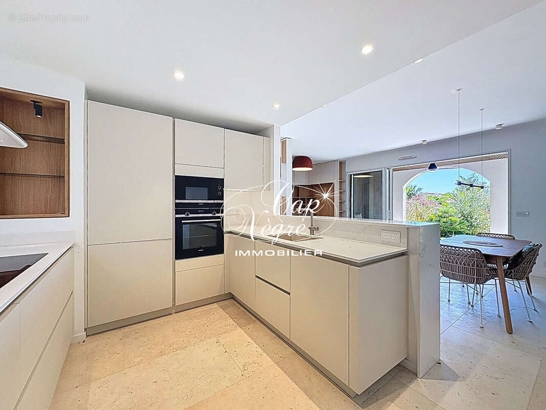 Appartement Rayol Canadel Sur Mer 4 pièce(s) 94.63m² - photo 5