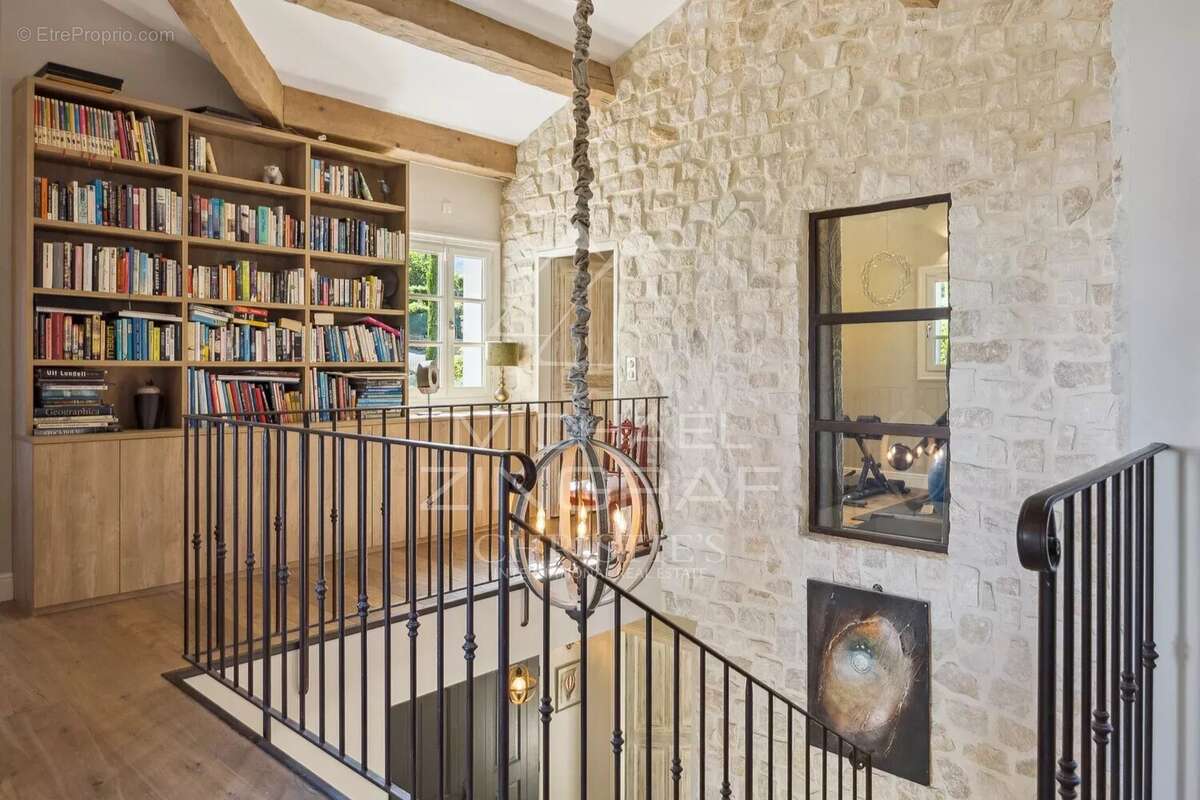 Maison à CHATEAUNEUF-GRASSE