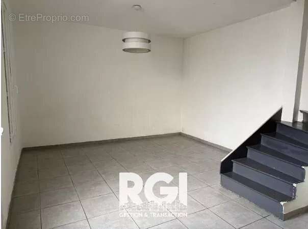 Maison à LE MESNIL-SAINT-DENIS