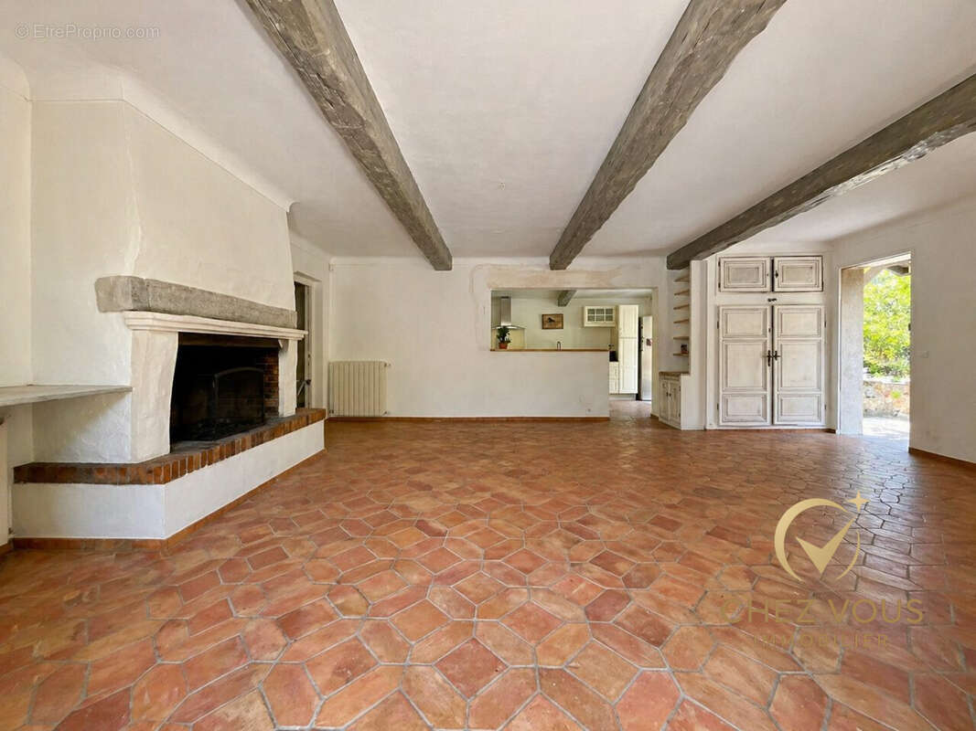 SALLE A MANGER - Maison à CALLIAN