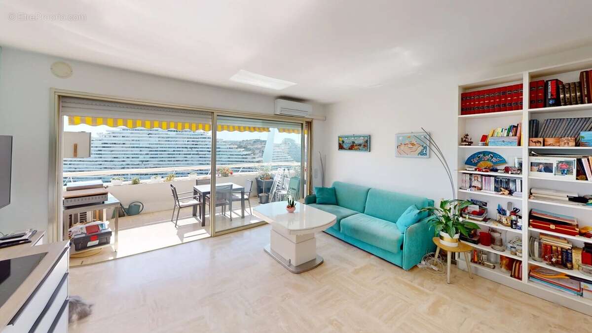 Appartement à VILLENEUVE-LOUBET