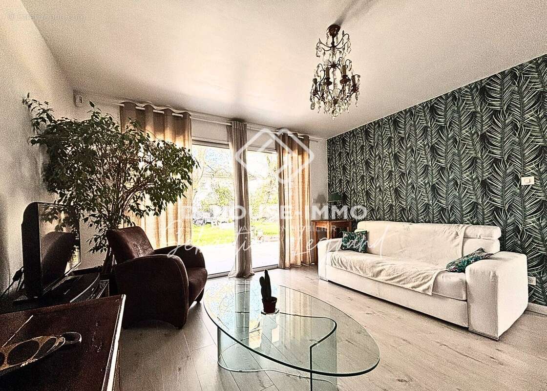 Maison à PAREMPUYRE