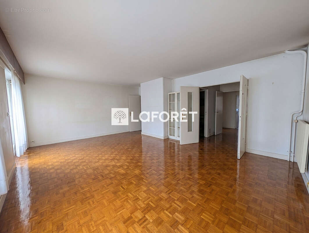 Appartement à PARIS-14E