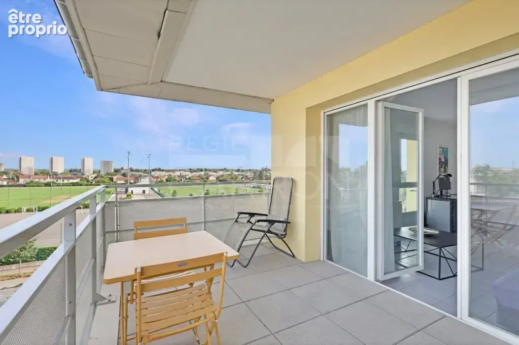 Vénissieux – t3 dernier étage avec terrasse – vue dégagée - photo 2