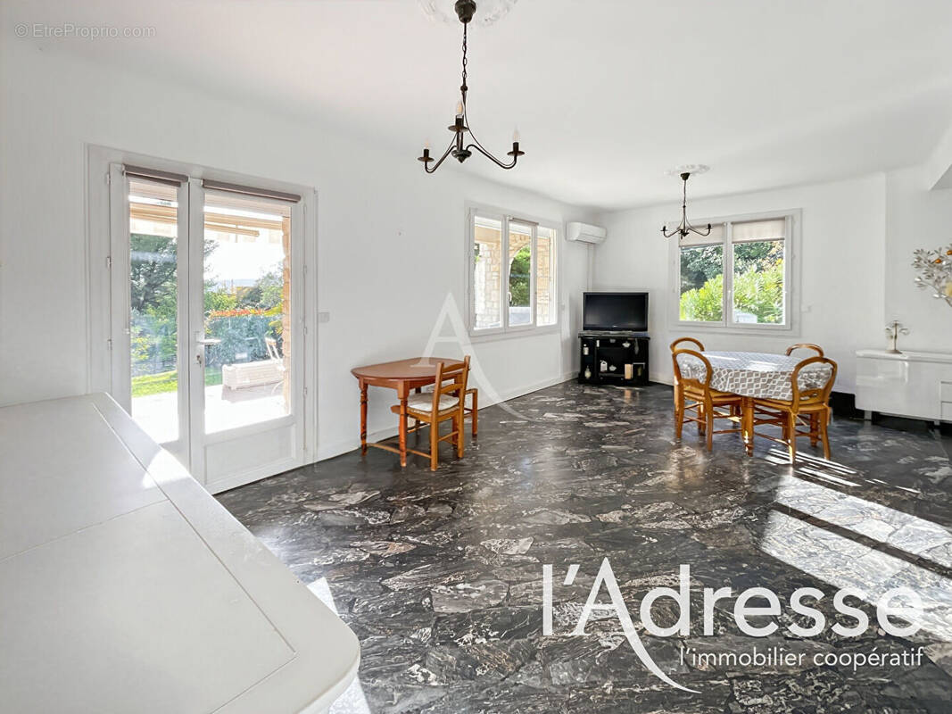 Appartement à CEYRESTE