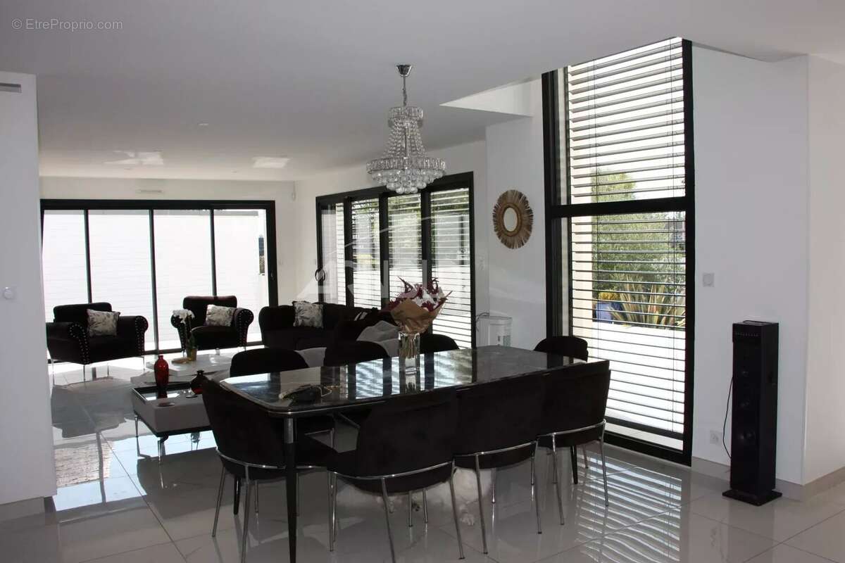 Villa  contemporaine  de  standing  avec  piscine - photo 9