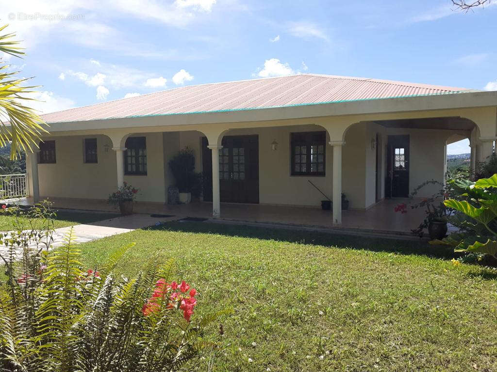 Appartement à LE ROBERT