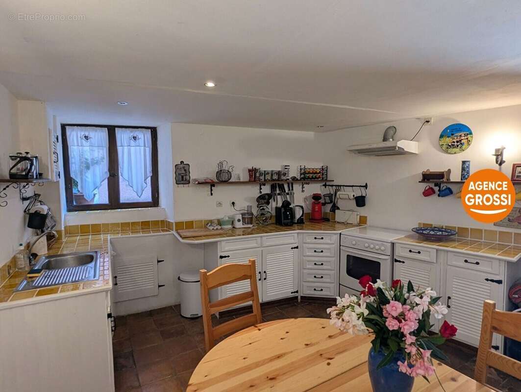 Maison 100 m² à Villecroze  - photo 6